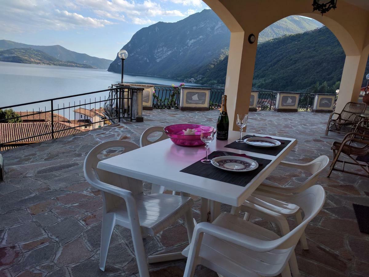 Gina'S Apartment Riva di Solto Buitenkant foto